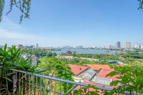 Spacious and lake view 3 bedroom apartment for rent in Tay Ho