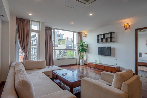 Charming 3 bedroom apartment for rent on Tay Ho street, nearby Somerset West Point Hanoi