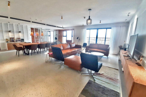 Spacious & luxury 04 bedrooms apartment in D'Leroi Soleil, Hanoi.