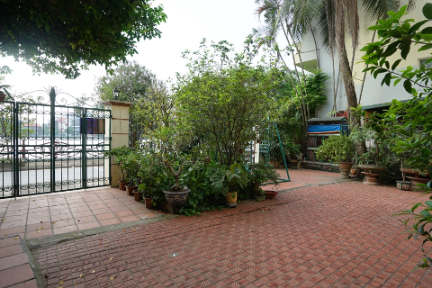 Lake view 4 bedroom house with a spacious courtyard for rent in Tay Ho, Hanoi