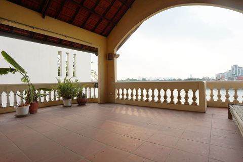 Lake view 4 bedroom house with a spacious courtyard for rent in Tay Ho, Hanoi