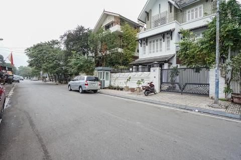 Stunning villa with 4 bedrooms, a garage and garden for rent in Tay Ho, near the lake