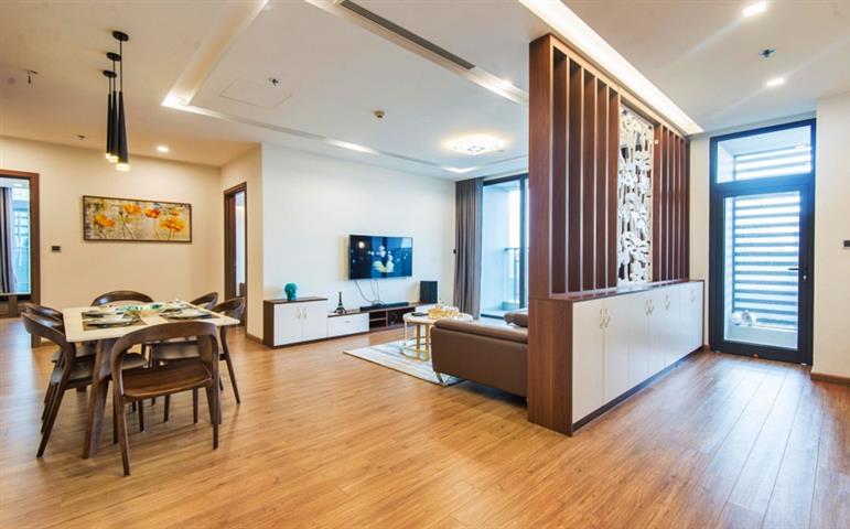 Stunning 3 bedroom apartment for rent in Vinhomes Metropolis, Lieu Giai