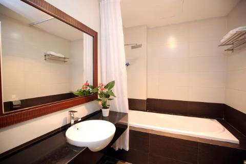 Spacious 1 bedroom apartment for rent in Ba Dinh district, near Ngoc Khanh lake