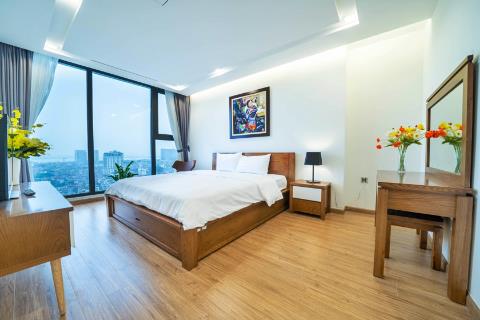 4 bedroom apartment in Vinhome Metropolis building, Lieu Giai