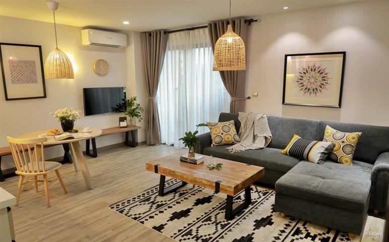 Good quality and lovely 2 bedroom apartment for rent on Bich Cau street, Dong Da district