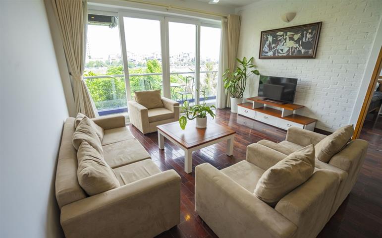 Lake view apartment with 2 bedrooms for rent on Quang An street, Tay Ho.