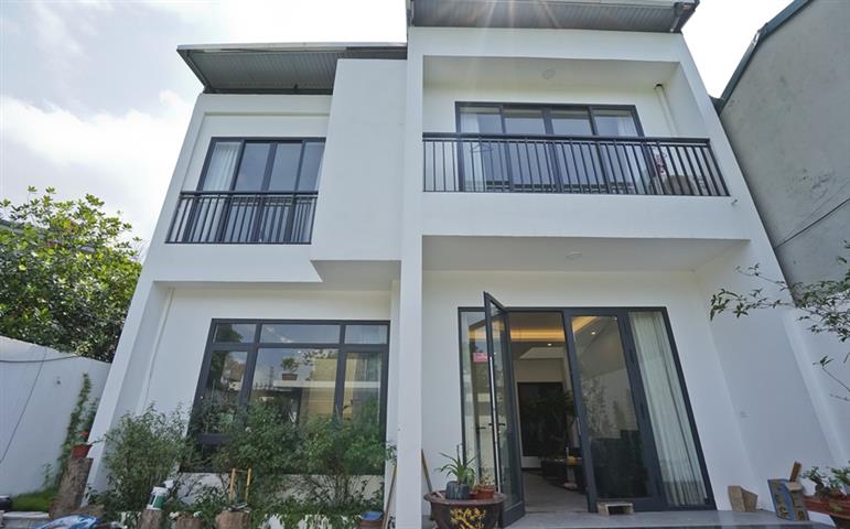 Modern 4 bedroom house with a nice garden for rent in Tay Ho.