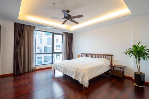 Lake view and modern 3 bedroom apartment with a large balcony for rent on Tu Hoa street, Tay Ho