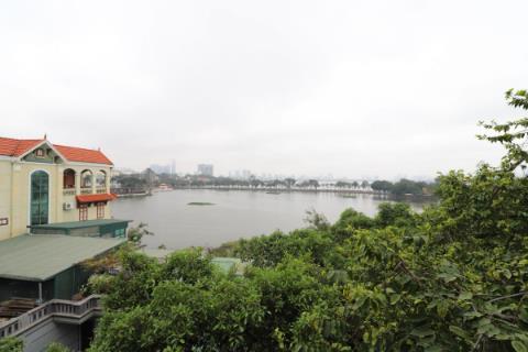 Lake view 2 bedroom apartment for rent in Truc Bach, Ba Dinh district