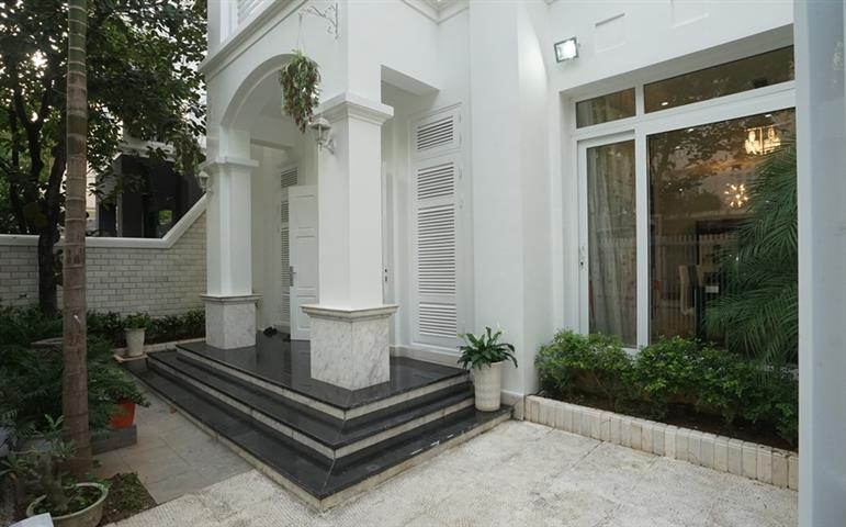 Modern and bright 3 bedroom villa for rent in T Block, Ciputra Hanoi