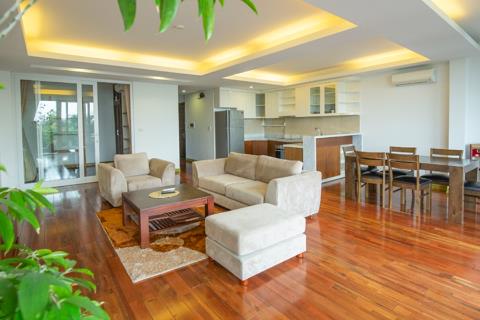 Lake view 3 bedroom apartment for rent on Quang Khanh street, Tay Ho