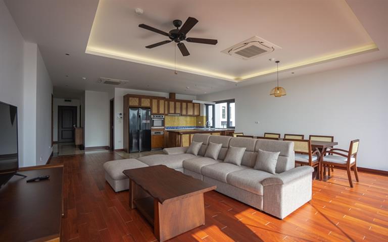 Lake view and morden 3 bedroom apartment for rent on Tu Hoa street, Tay Ho