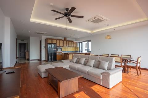 Lake view and morden 3 bedroom apartment for rent on Tu Hoa street, Tay Ho