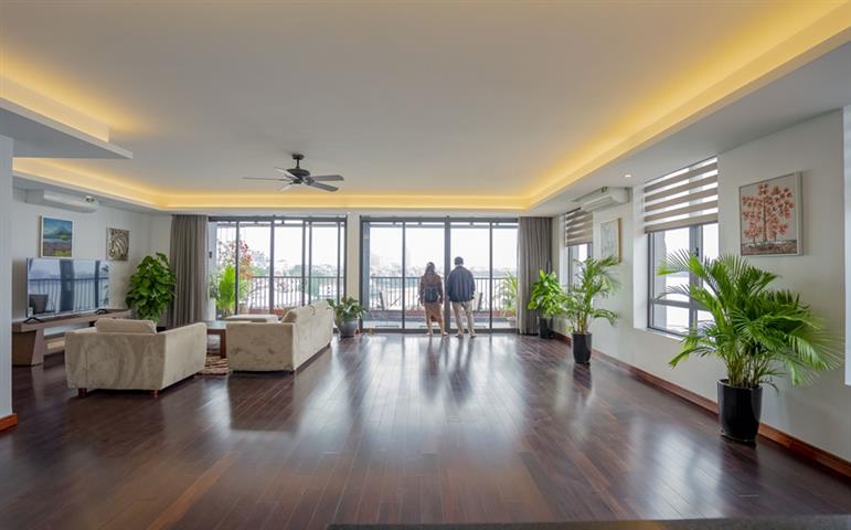 Spacious and lake view 3 bedroom apartment with modern design for rent on Tu Hoa Street, Tay Ho