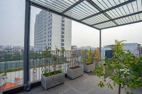 Good quality 3 bedroom apartment on the top floor for rent in Tu Hoa, near West Lake