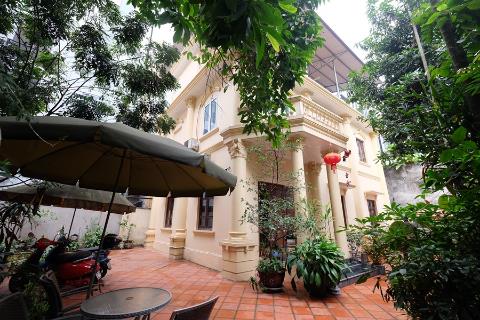 Villa with 4 bedrooms and large garden for rent in Tay Ho