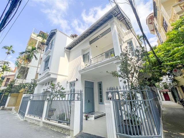 Nice house with 4 bedrooms, 4 private bathrooms and a nice terrace for rent in Tay Ho