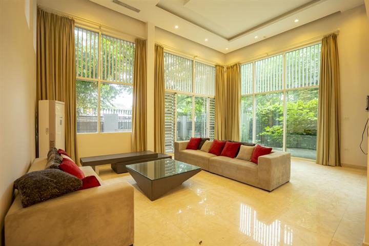 Villa with 5 bedrooms and large garden for rent in Quang Khanh, Tay Ho