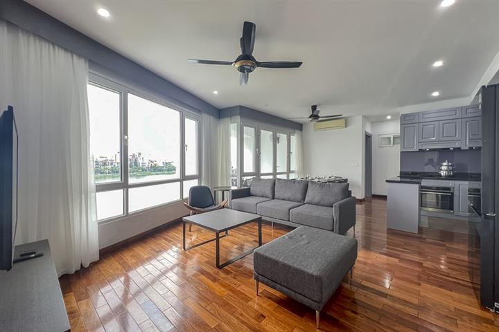 Lake view 3 bedroom apartment in Quang An for rent