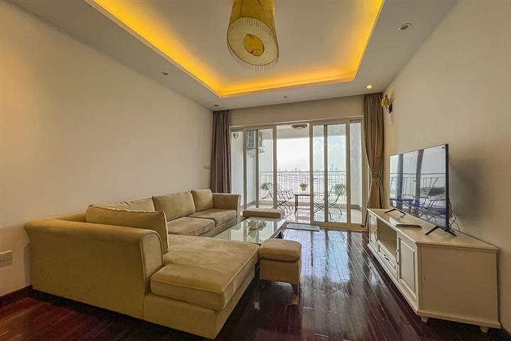 Lake view 4 bedroom apartment with a large balcony for rent on Xuan Dieu street, Tay Ho