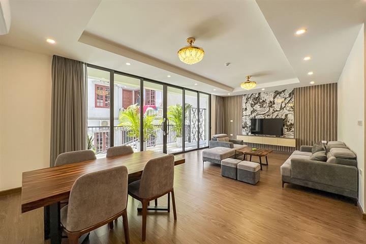 Spacious 3 bedroom apartment with balcony on Trinh Cong Son