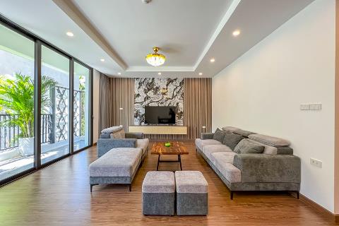 Spacious 3 bedroom apartment with balcony on Trinh Cong Son