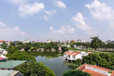 Modern and  lake view 3 bedroom apartment for rent in Tu Hoa