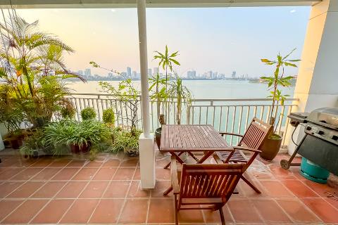 Lake view 2 bedroom apartment on the top floor with big balcony for rent in Quang Khanh