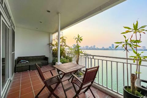 Lake view 2 bedroom apartment on the top floor with big balcony for rent in Quang Khanh