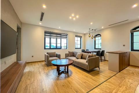 Bran new and lake view modern 2-bedroom apartment on Yen Phu street