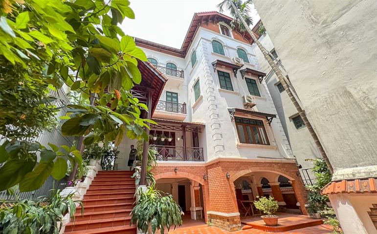 4 bedroom villa for rent with large garden and swimming pool on To Ngoc Van street, Tay Ho, Hanoi