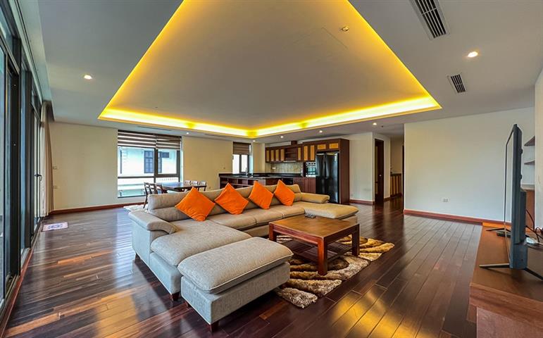 Lake view 4 bedroom apartment with a spacious balcony for rent on Tu Hoa street