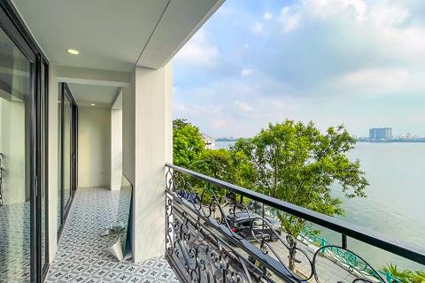 Stunning lake view 3 bedroom apartement for rent on Tu Hoa street, Tay Ho