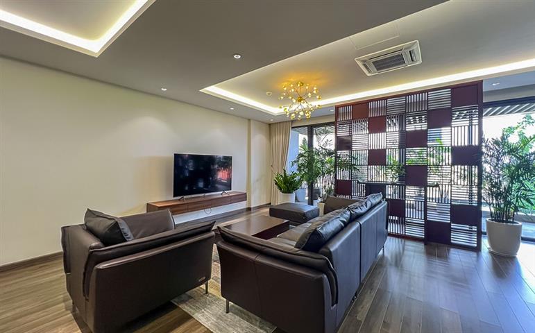 Beautiful 3 bedroom apartment with good quality furniture for rent on Au Co street, Tay Ho