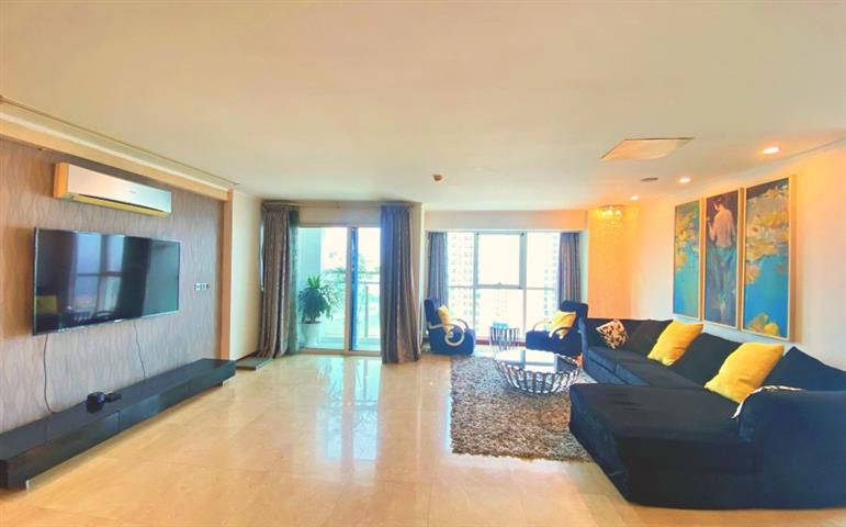 High floor 4-bedroom apartment for rent at The Link Ciputra 267m2 golf course view