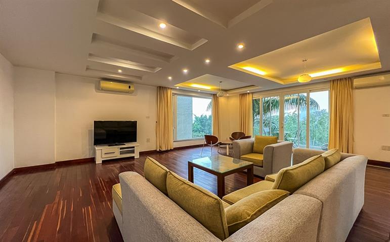 Spacious and lake view 3 Bedrooms apartment for rent in Quang Khanh