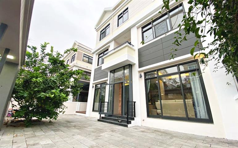 New villa for rent with 4 bedrooms and 4 bathrooms in Starlake Urban Area West Lake Hanoi