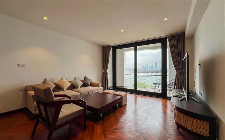 Newly renovated 3-bedroom apartment for rent in Tu Hoa near Sheraton hotel, Tay Ho