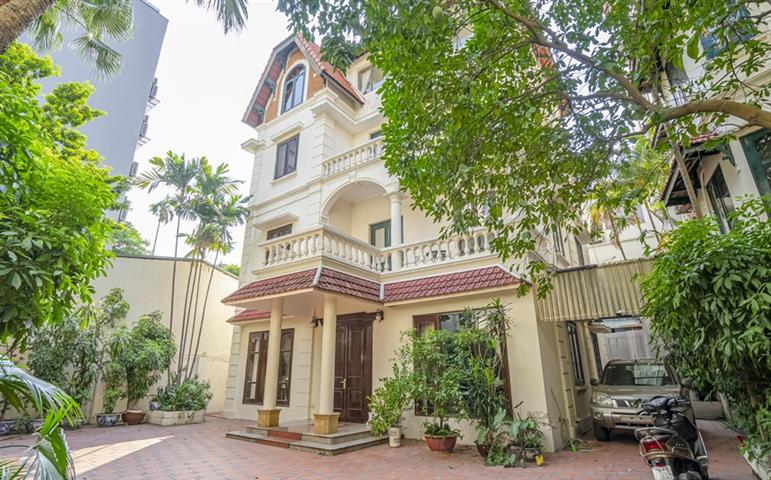 Garden house with 4 bedrooms for rent on To Ngoc Van, Tay Ho