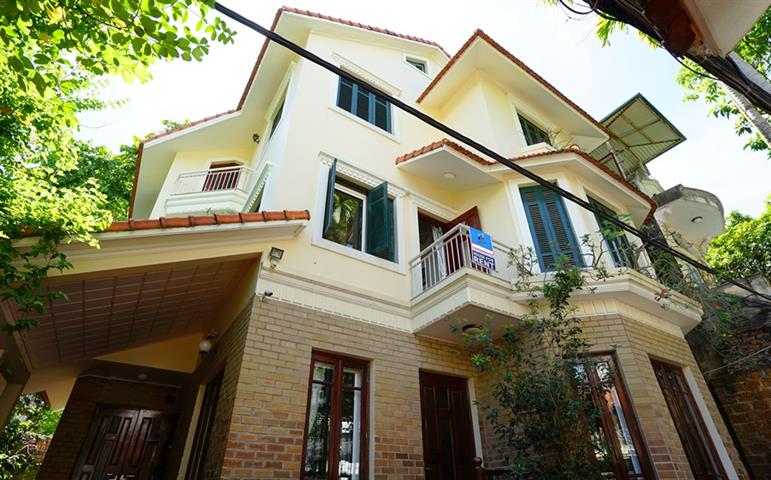 Stunning 4 bedroom villa on top location, plus working room for lease in To Ngoc Van, Tay Ho - West lake