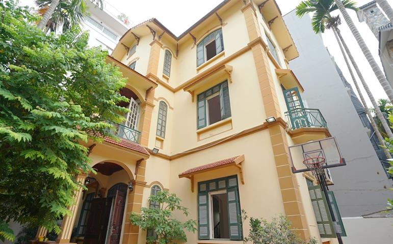 Garden villa with 4 bedrooms for rent in To Ngoc Van, Tay Ho, Hanoi