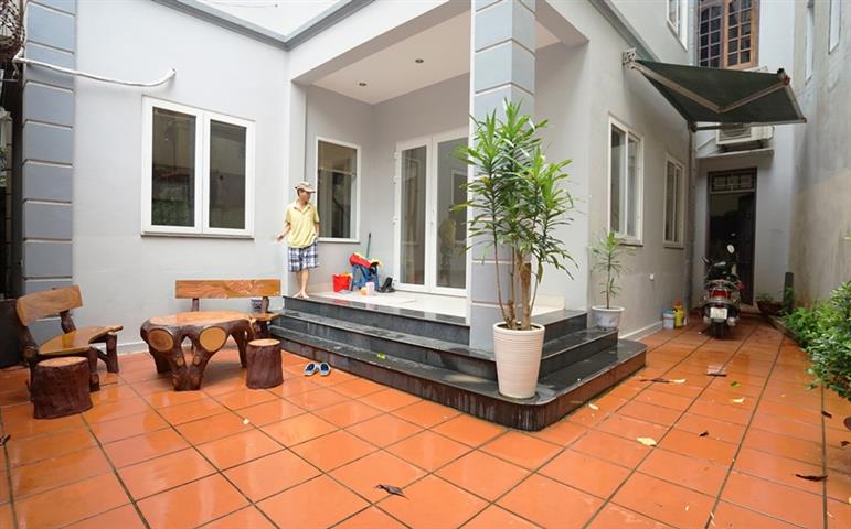 4 bedroom house with courtyard and terrace for rent in Tay Ho