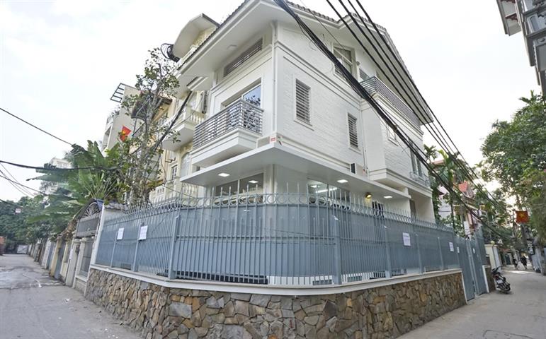 Newly renovated 4 bedroom house for rent in Dang Thai Mai, Tay Ho