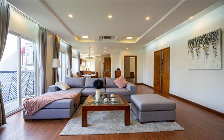 Bright and modern 3 bedroom apartment for rent on Quang Khanh street, near the lake