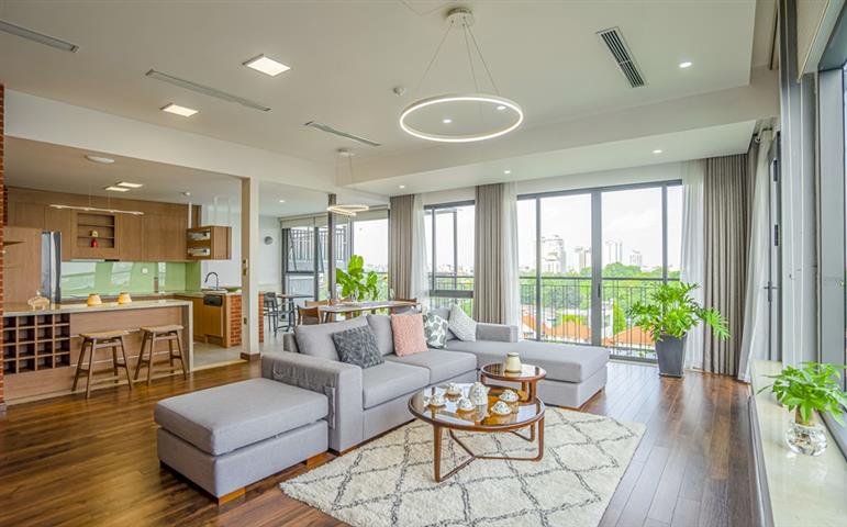 Spacious 4-bedroom apartment with lake view on Quang Khanh street