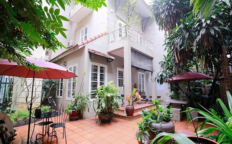 Spacious garden house with 4 bedrooms for rent in Tu Hoa, Tay Ho