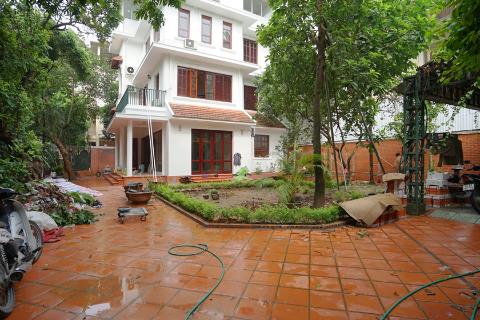 Gorgeous 5 bedroom villa with a spacious garden and swimming pool for rent in Tay Ho center - Westlake