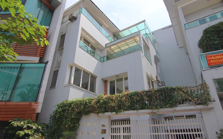 Tay Ho 4 bedroom house for rent with balcony, terrace, car access