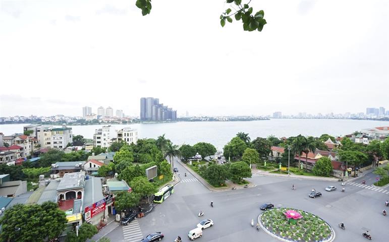 2 bedroom apartment with view of two dragons at Tay Ho for rent